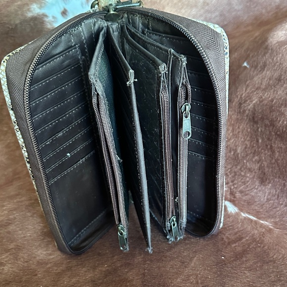 Elegant Tan and Brown Women's Clutch - Picture 3 of 5